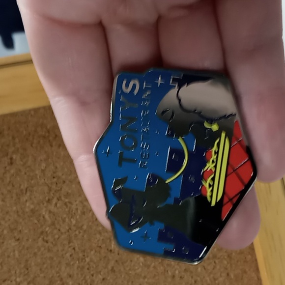 D23 Exclusive Lady and Tramp Pin - Picture 2 of 4